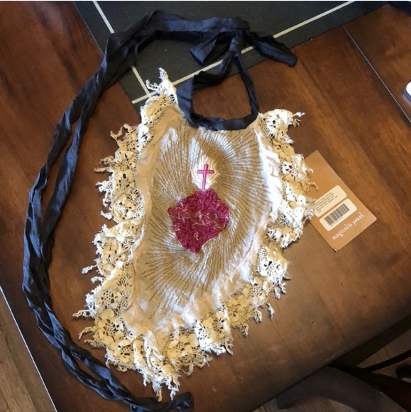 Magnolia Pearl Rare Jabot - Picture 2 of 5